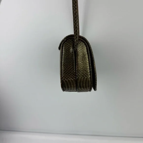 Vintage Faux Snakeskin Crossbody Purse – Gold Hardware, Magnetic Snap Closure - Picture 4 of 10
